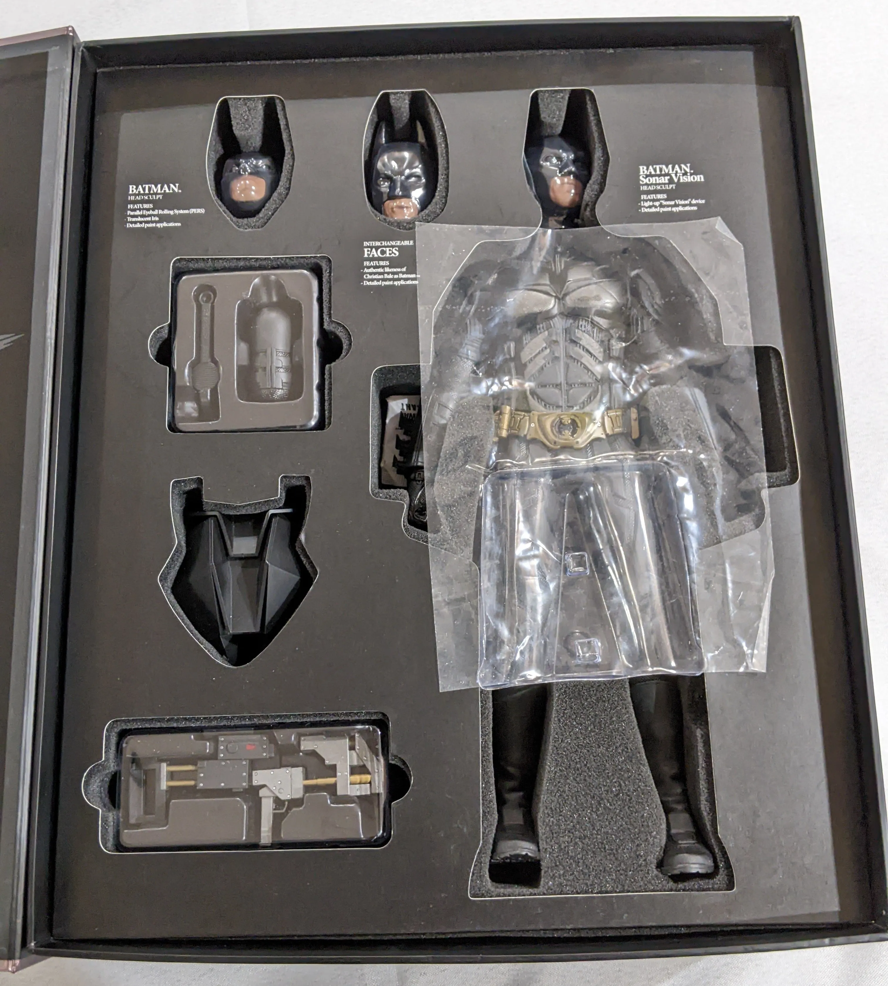 Hot Toys 1/6 The Dark Knight Batman Movie Masterpiece Sixth Scale Figure DX02 *Open Box*